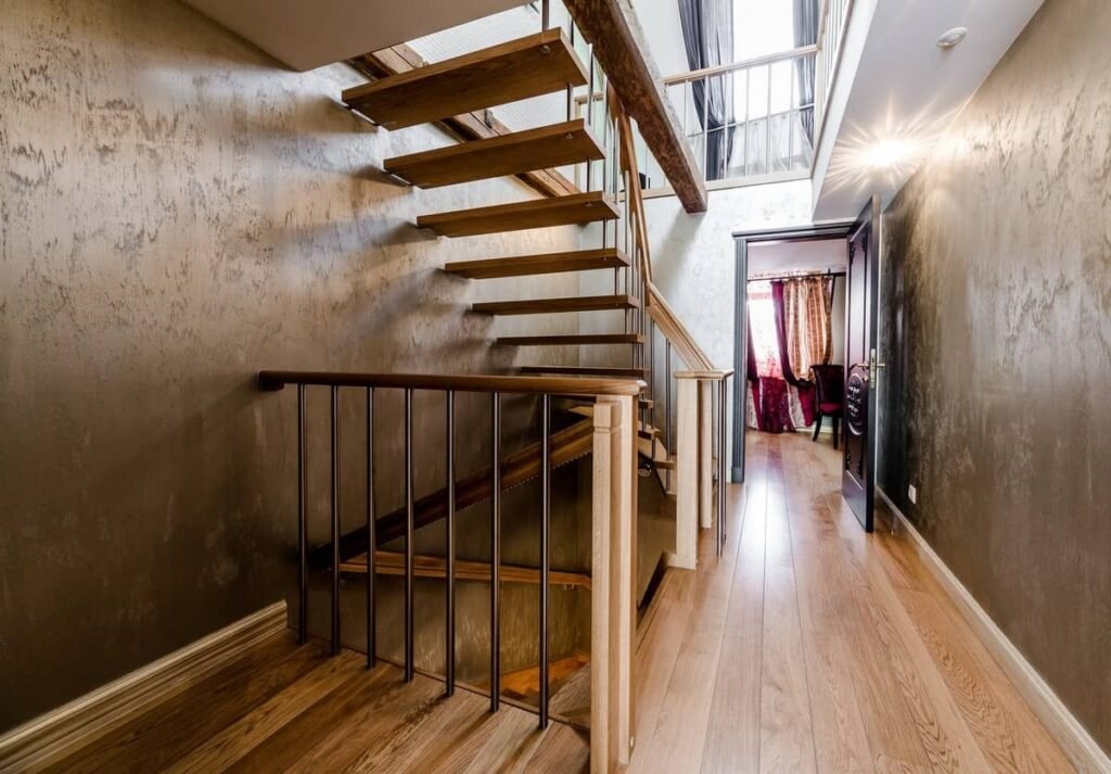 Floor heating: Will the heat travel from the lower floor upstairs to the upper floor?